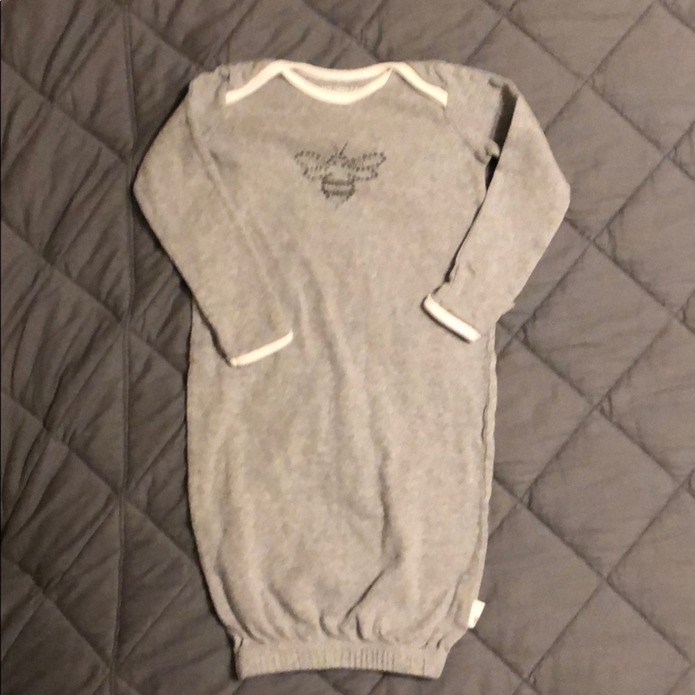 👗Burts Bees 0-9 month nightgown w/ cuffs for hands